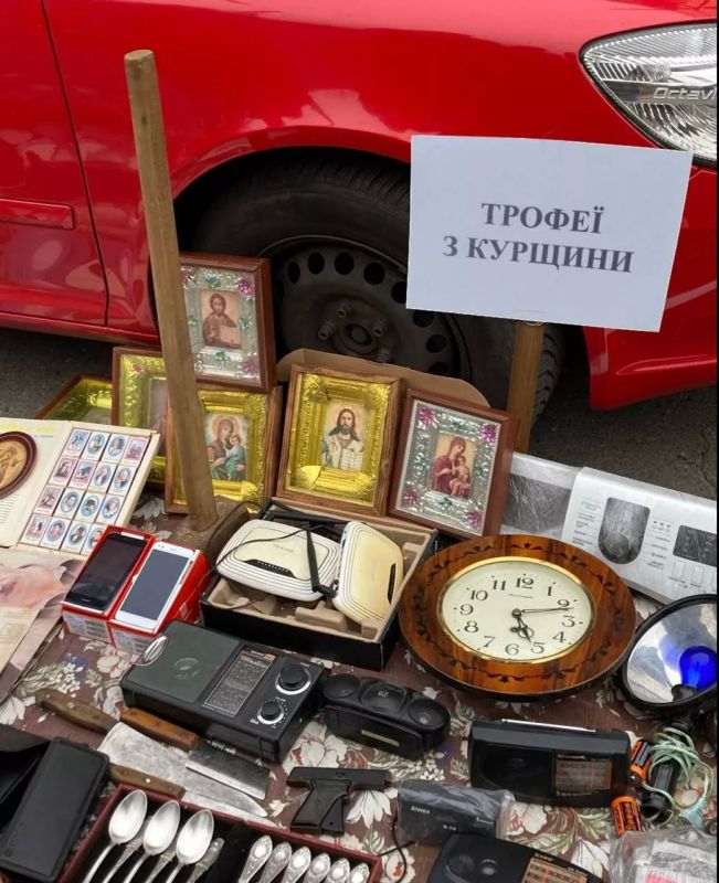 В Киеве прямо на рынке продают «трофеи» из Курской области: «Особенно в ходу иконы и медали»