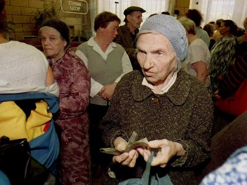 Чем пенсии работающих пенсионеров отличаются от выплат ушедшим на заслуженный отдых — в СФР объяснили