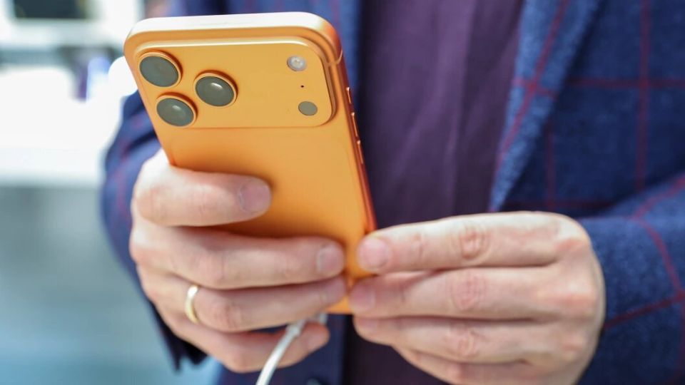  Apple     iPhone 17 Pro:   