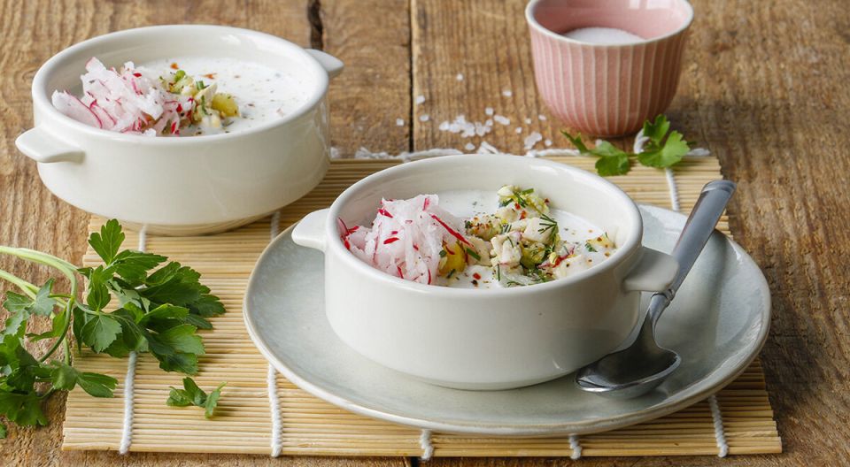 Летний вкус: окрошка с курицей на кефире для истинных гурманов