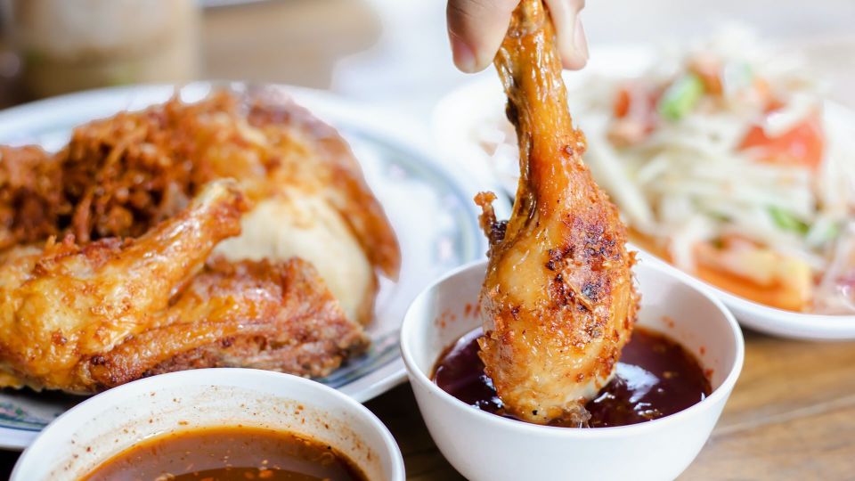 Маринад не спасет: из-за этой ошибки курица в духовке получается жесткой, как подошва