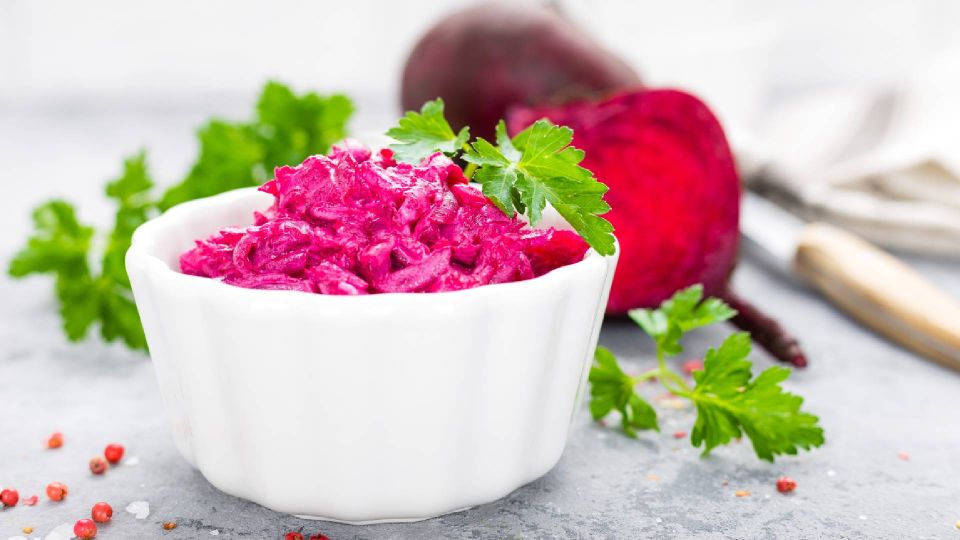 Вместо надоевшего винегрета: этот легкий салат готовится за 15 минут