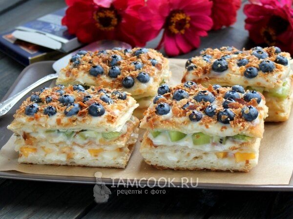 Нежные пирожные с ягодами: простота и вкус в одном десерте