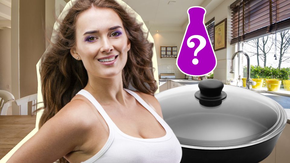 Крышка от сковороды больше не будет жирной: пятна отмоет копеечная смесь