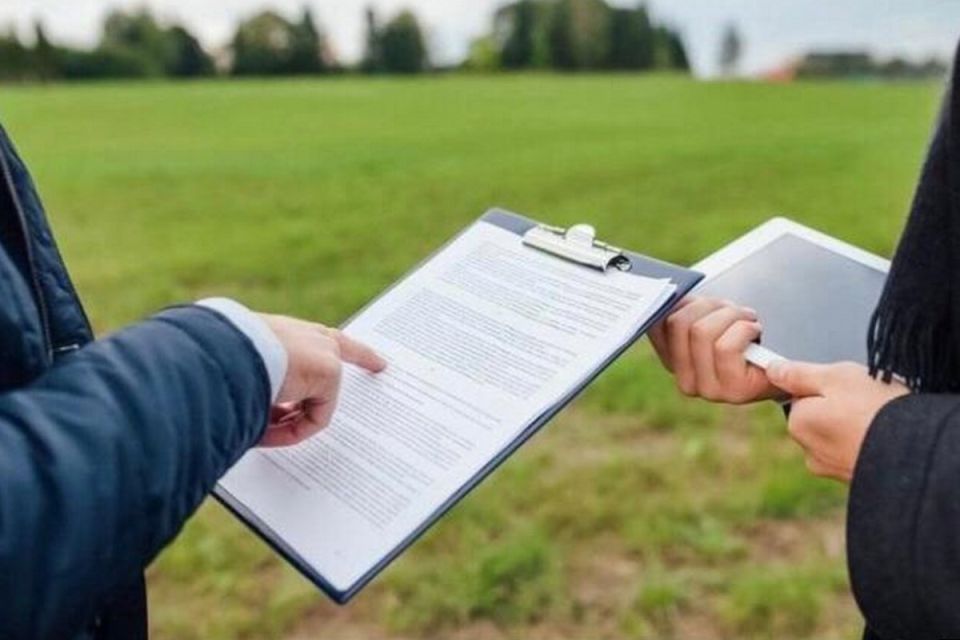 Как быстро продать земельный участок через МФЦ в 2025 году и сэкономить на нотариусе