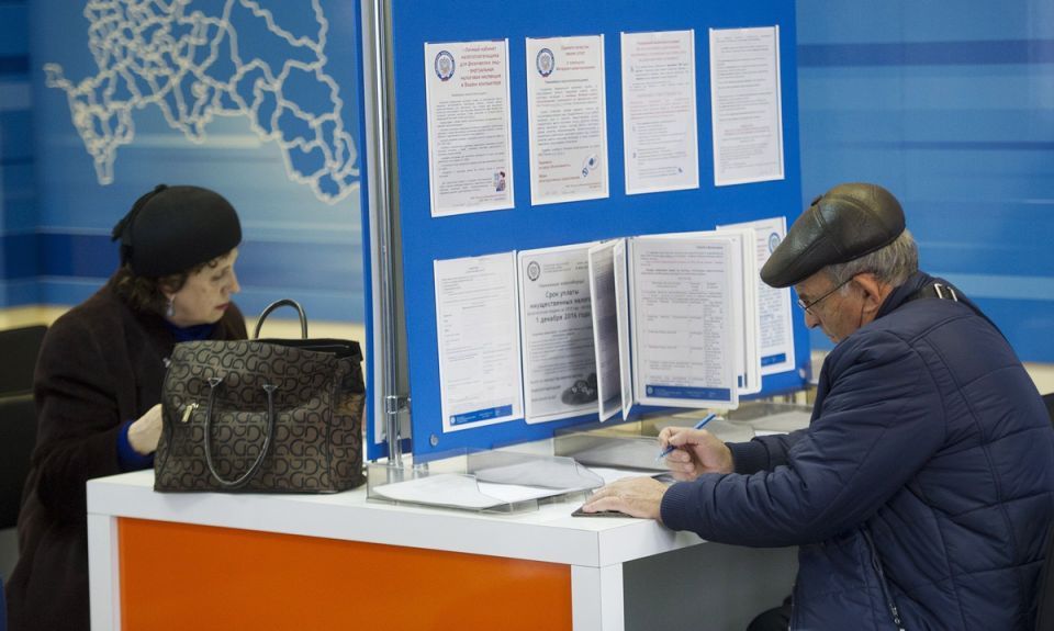 Как юрист из Новгорода завоевал право на пенсию за выслугу лет, включая коммерческий стаж