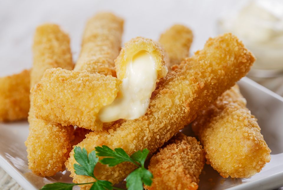 Жареная моцарелла: золотистая закуска для домашних вечеринок