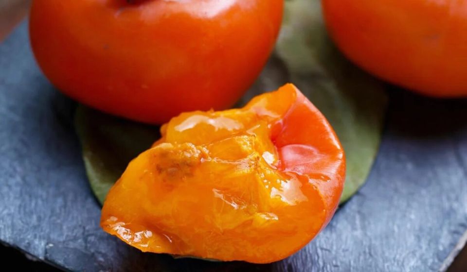 Хурма: как насладиться фруктом без неприятных последствий