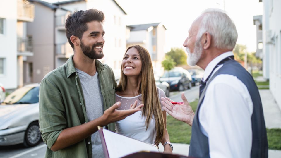 Покупка квартиры у пожилых: как защититься от недействительности сделки