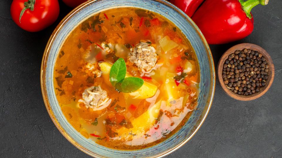 Секрет янтарного бульона в этих трех ингредиентах: их нужно добавить в зажарку