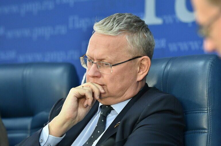 Штрафы за чиновничьи злоупотребления могут вырасти: что стоит за предложением депутата