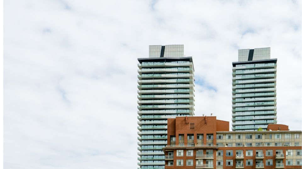 Соседский скандал в многоквартирном доме