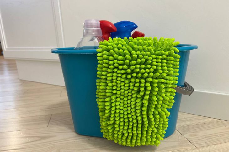 Вот почему мыть полы горячей водой нельзя: вы и не догадывались