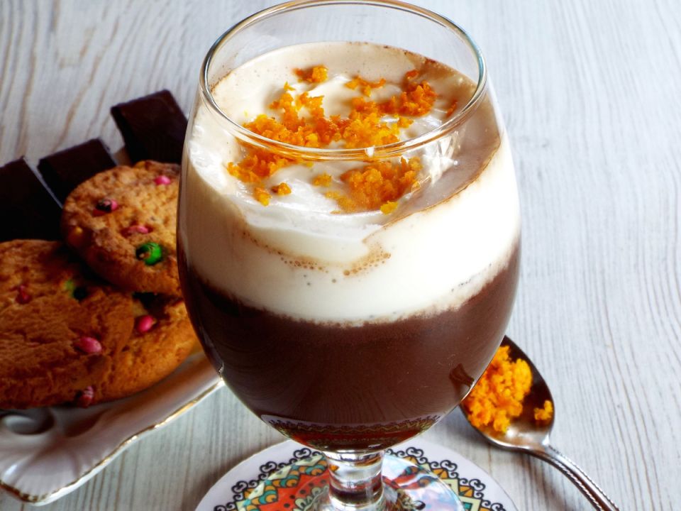 Согревающее наслаждение: как приготовить кофе с шоколадом и апельсином