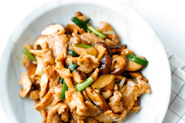 Свинина с шиитаке: быстрое и вкусное блюдо, которое удивит каждого