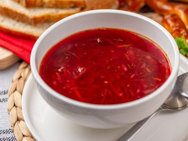 Мещеряков развенчал мифы о борще: густой суп или нечто большее?