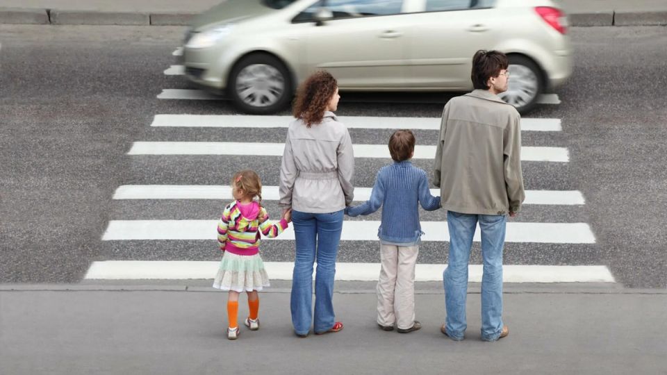 Как уступить дорогу пешеходам: новые правила и практика