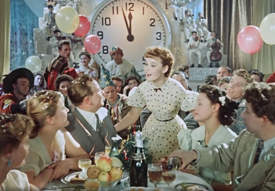 Советский стол против модного фуршета: где настоящий Новый год?