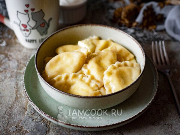 Нежные вареники на кефире и дрожжах за час