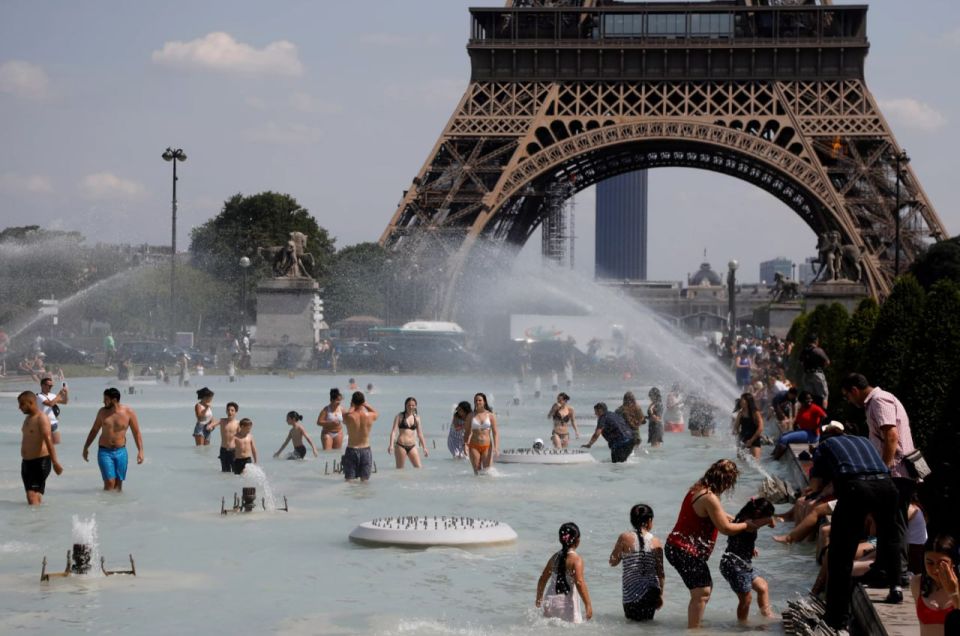     2300     10 ,  Reuters