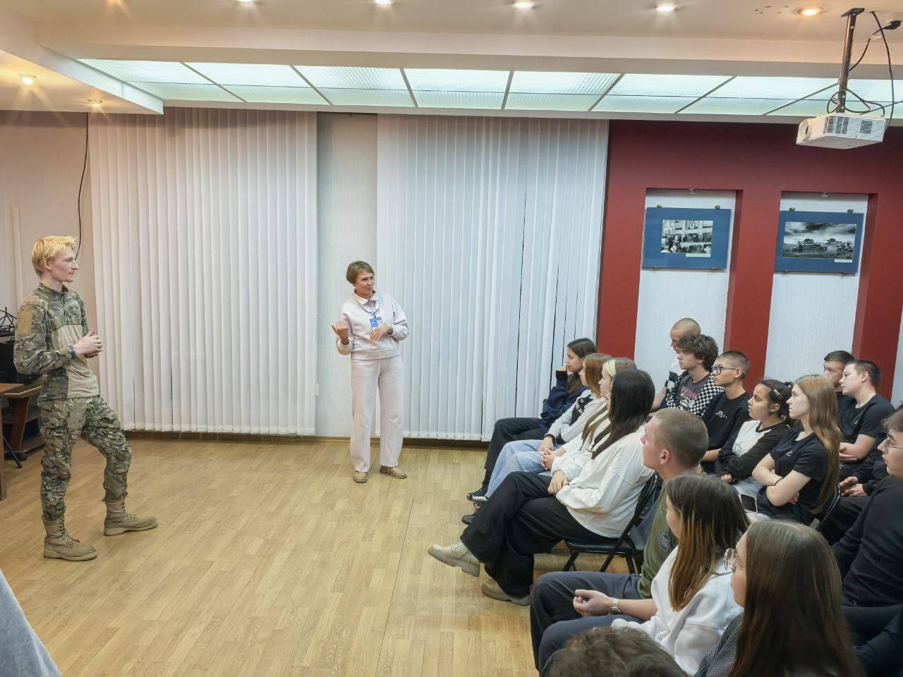 В Тверской области провели «Урок мужества» для 90 школьников из Ямало-Ненецкого автономного округа в рамках проекта «Моя Россия. Города-герои» В Тверской области провели «Урок мужества» для 90 школьников из Ямало-Ненецкого автономного округа в рамках проекта «Моя Россия. Города-герои»