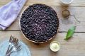 Натуральный вкус лета: пирог с черной смородиной на каждый день