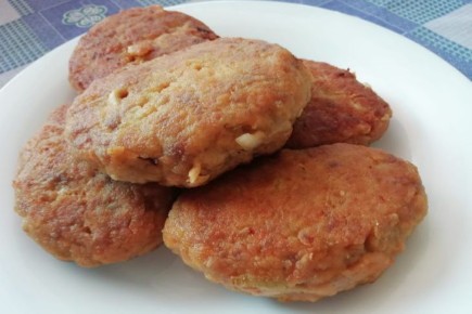 Останется только выбросить: 3 ингредиента, которые напрочь испортят вкус котлет