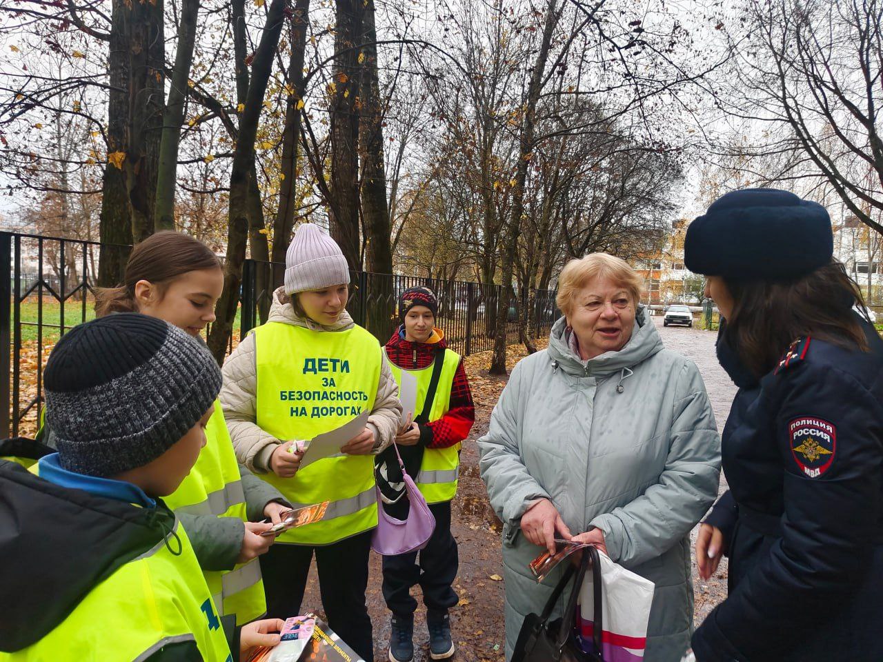 В Международный день бабушек и дедушек сотрудники Госавтоинспекции города Твери и ЮИДовцы СОШ №15 провели мероприятие «С заботой о Вас» В Международный день бабушек и дедушек сотрудники Госавтоинспекции города Твери и ЮИДовцы СОШ №15 провели мероприятие «С заботой о Вас»