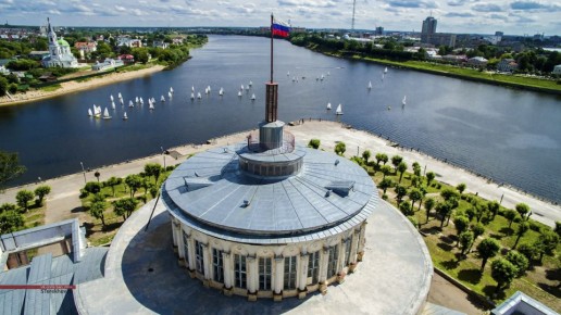 В Госдуме, как выяснил «Коммерсант», с осторожностью оценивают перспективу встречи с американскими конгрессменами, проведение которой достаточно уверенно анонсировал спецпредставитель президента РФ Кирилл Дмитриев после...