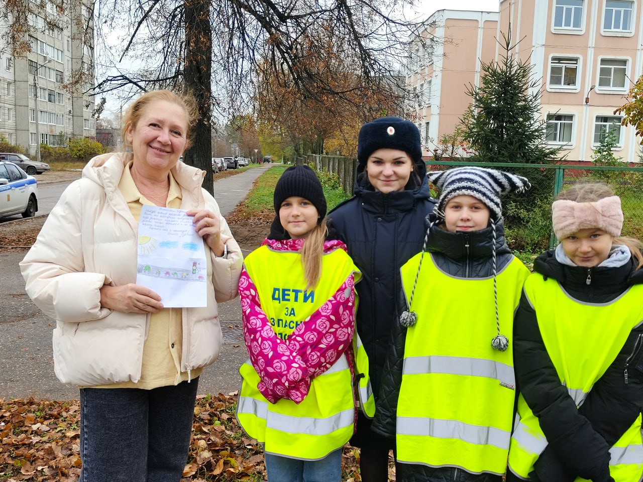 Во время осенних школьных каникул тверские автоинспекторы совместно с отрядом ЮИД СОШ № 53 провели акцию «Письмо водителю» Во время осенних школьных каникул тверские автоинспекторы совместно с отрядом ЮИД СОШ № 53 провели акцию «Письмо водителю»