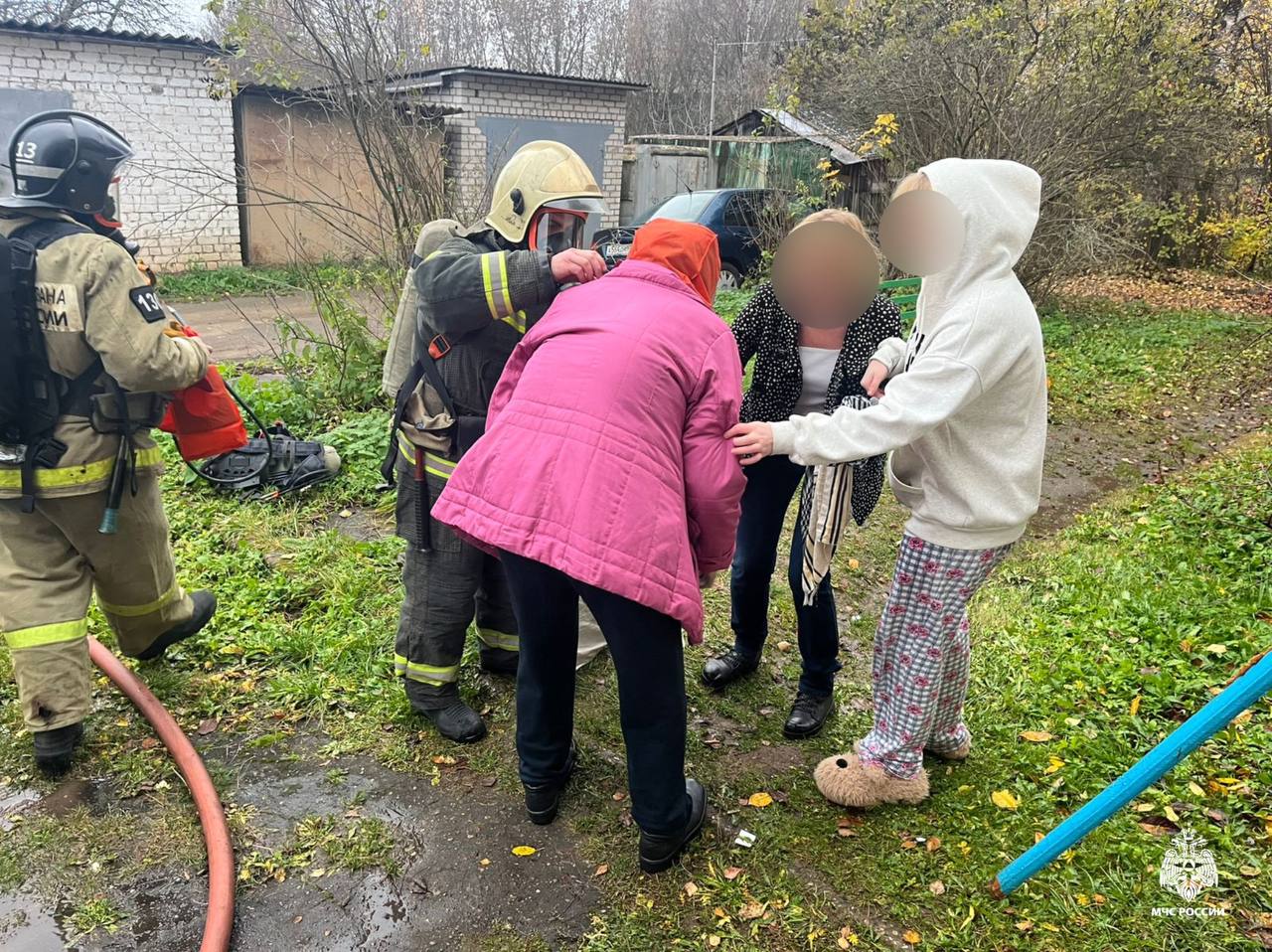 В Торжке загорелся многоквартирный дом, людей эвакуировали В Торжке загорелся многоквартирный дом, людей эвакуировали