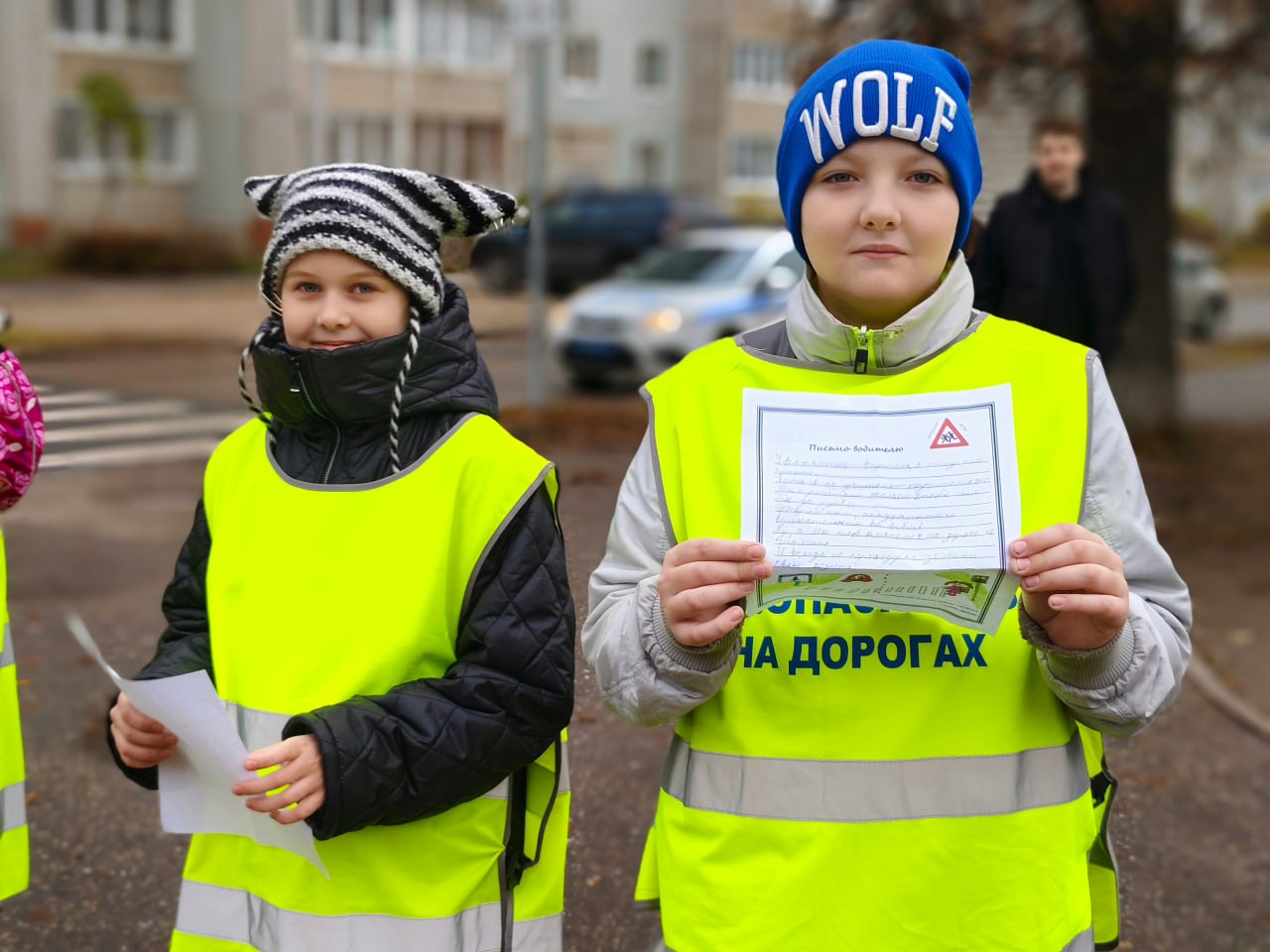 Во время осенних школьных каникул тверские автоинспекторы совместно с отрядом ЮИД СОШ № 53 провели акцию «Письмо водителю» Во время осенних школьных каникул тверские автоинспекторы совместно с отрядом ЮИД СОШ № 53 провели акцию «Письмо водителю»