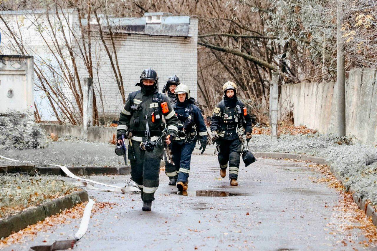 В Твери спасатели эвакуировали "пострадавшего" на пожаре в сауне по легенде В Твери спасатели эвакуировали "пострадавшего" на пожаре в сауне по легенде