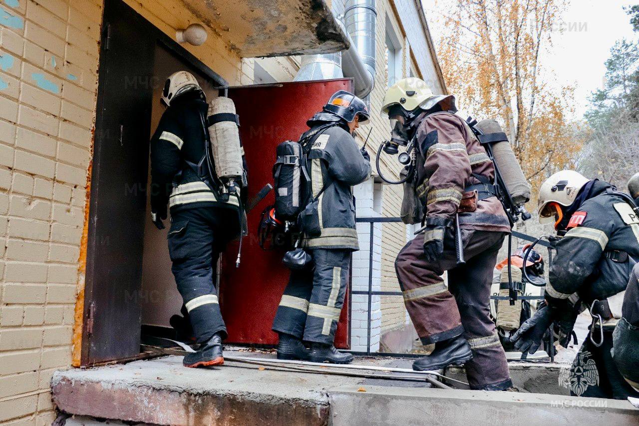 В Твери спасатели эвакуировали "пострадавшего" на пожаре в сауне по легенде В Твери спасатели эвакуировали "пострадавшего" на пожаре в сауне по легенде