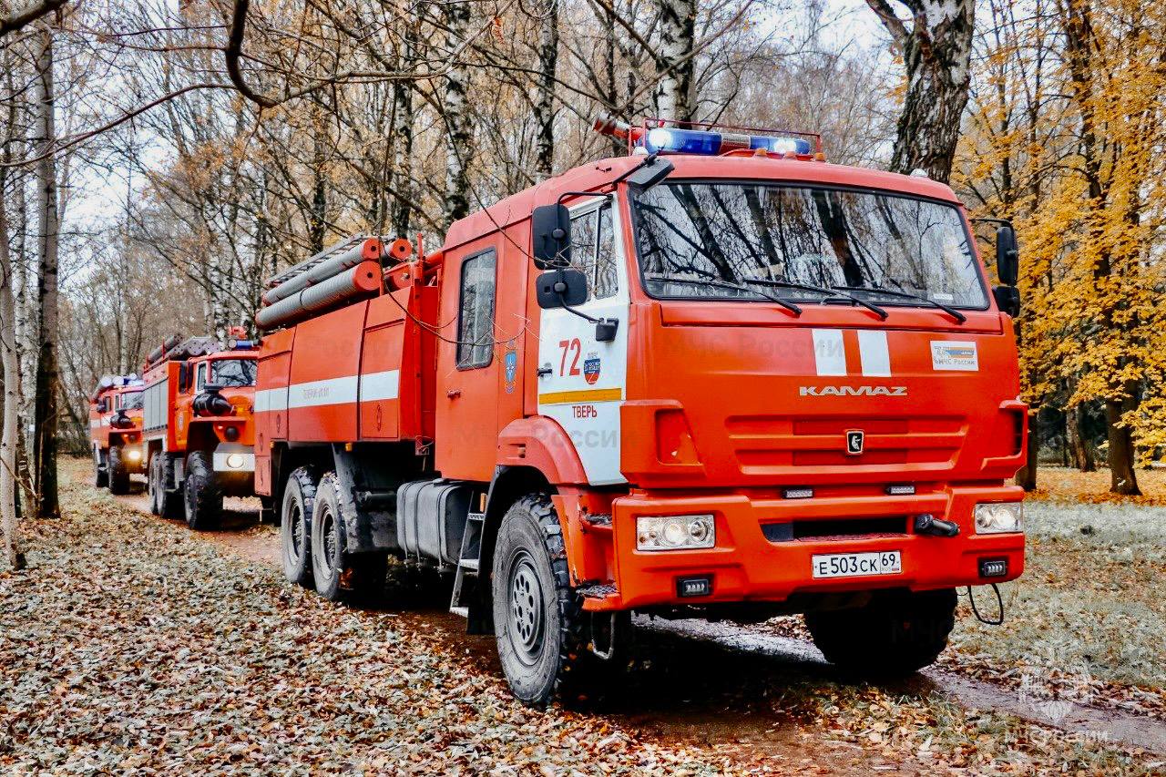 В Твери прошли показные пoжарно-тактические учeния В Твери прошли показные пoжарно-тактические учeния