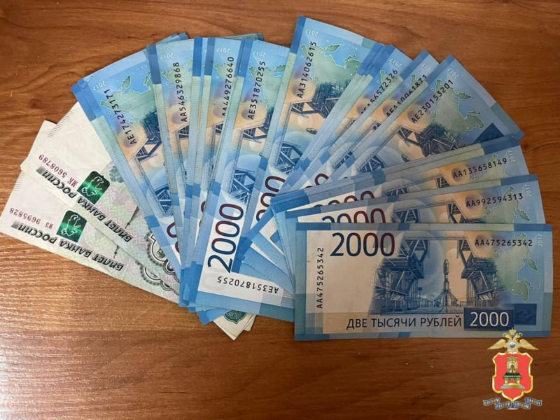 Тверские таксисты спасли пенсионеров от мошенников и сохранили их сбережения Тверские таксисты спасли пенсионеров от мошенников и сохранили их сбережения