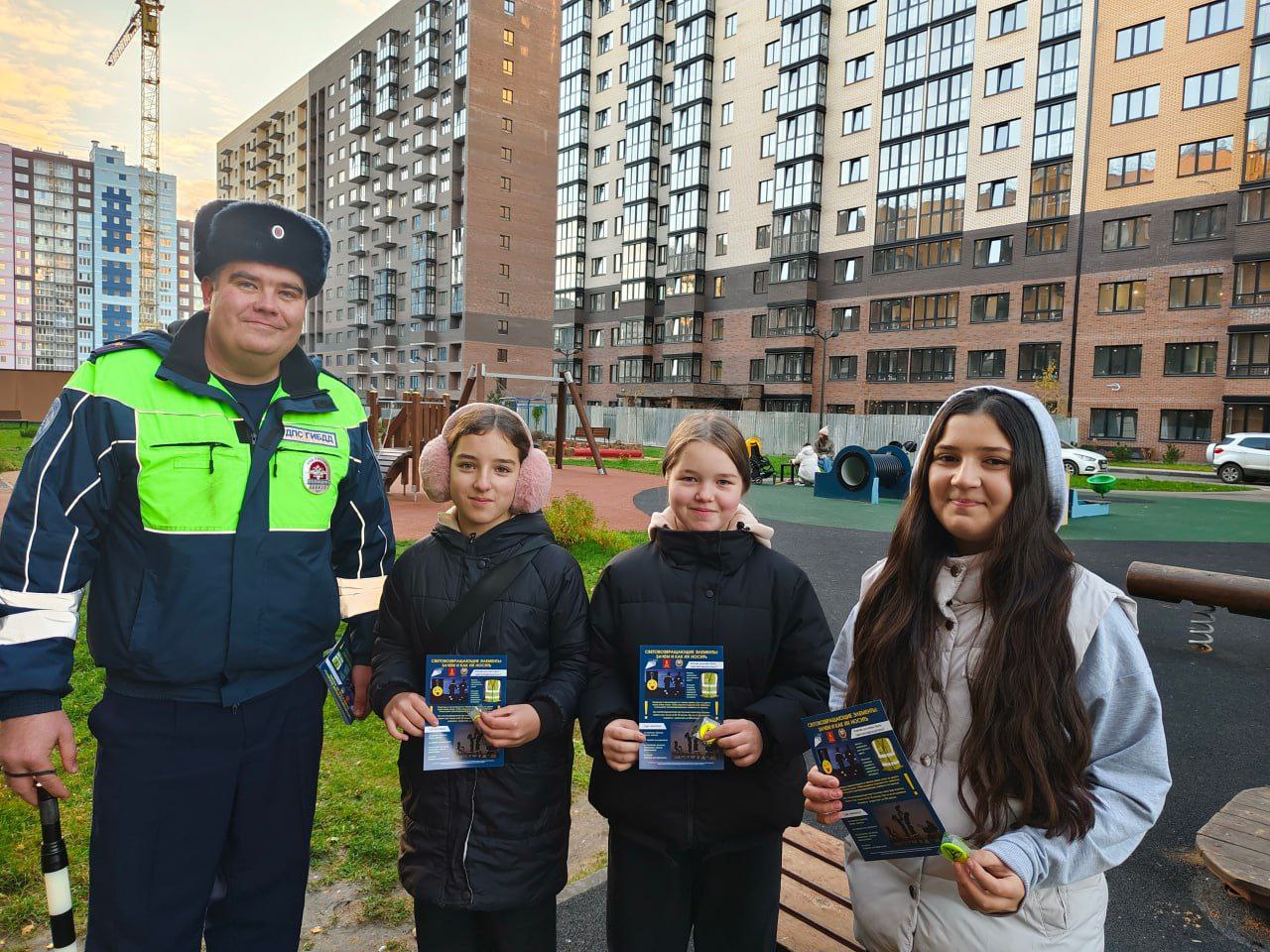 Сотрудники Госавтоинспекции города Твери во время школьных каникул провели акцию «Безопасный двор»
