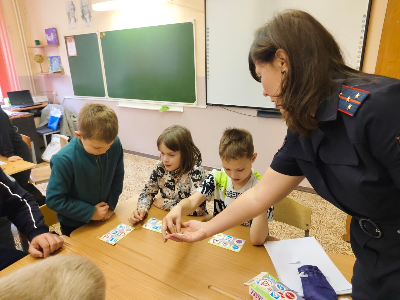 «Вместе за безопасность дорожного движения!» — тверские автоинспекторы приехали к ребятам пришкольный лагерь средней школы №55 «Вместе за безопасность дорожного движения!» — тверские автоинспекторы приехали к ребятам пришкольный лагерь средней школы №55