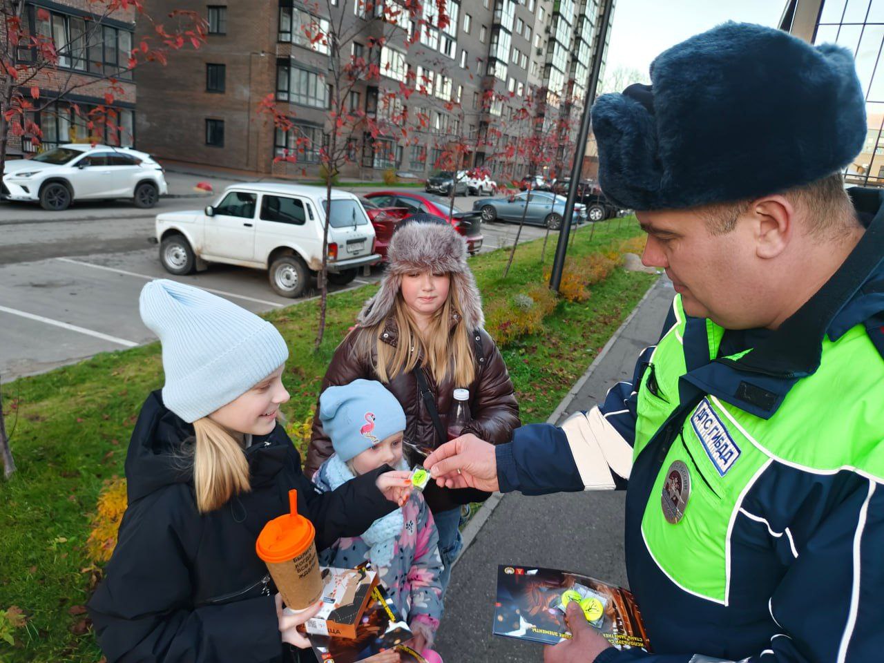 Сотрудники Госавтоинспекции города Твери во время школьных каникул провели акцию «Безопасный двор» Сотрудники Госавтоинспекции города Твери во время школьных каникул провели акцию «Безопасный двор»