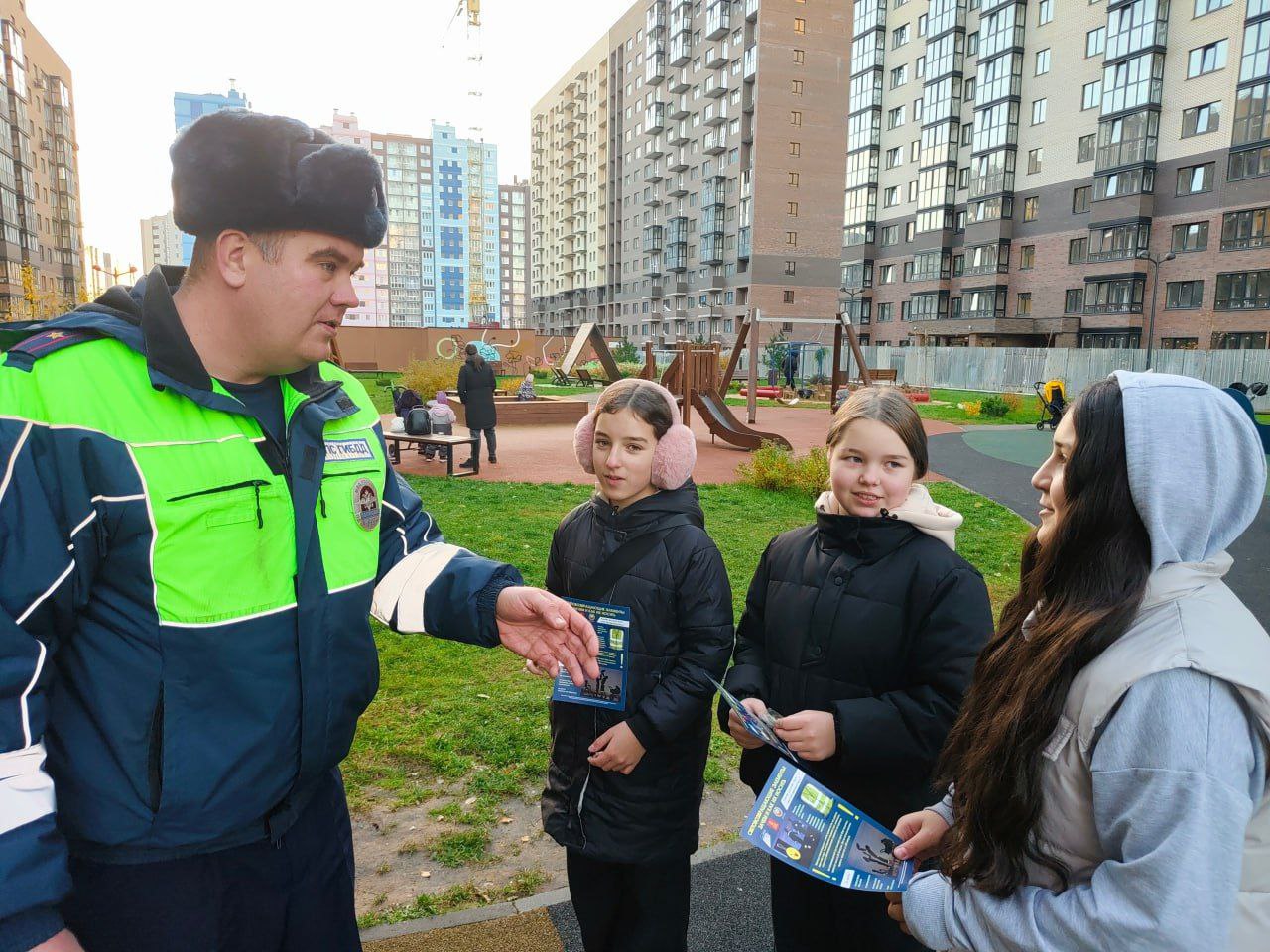 Сотрудники Госавтоинспекции города Твери во время школьных каникул провели акцию «Безопасный двор» Сотрудники Госавтоинспекции города Твери во время школьных каникул провели акцию «Безопасный двор»