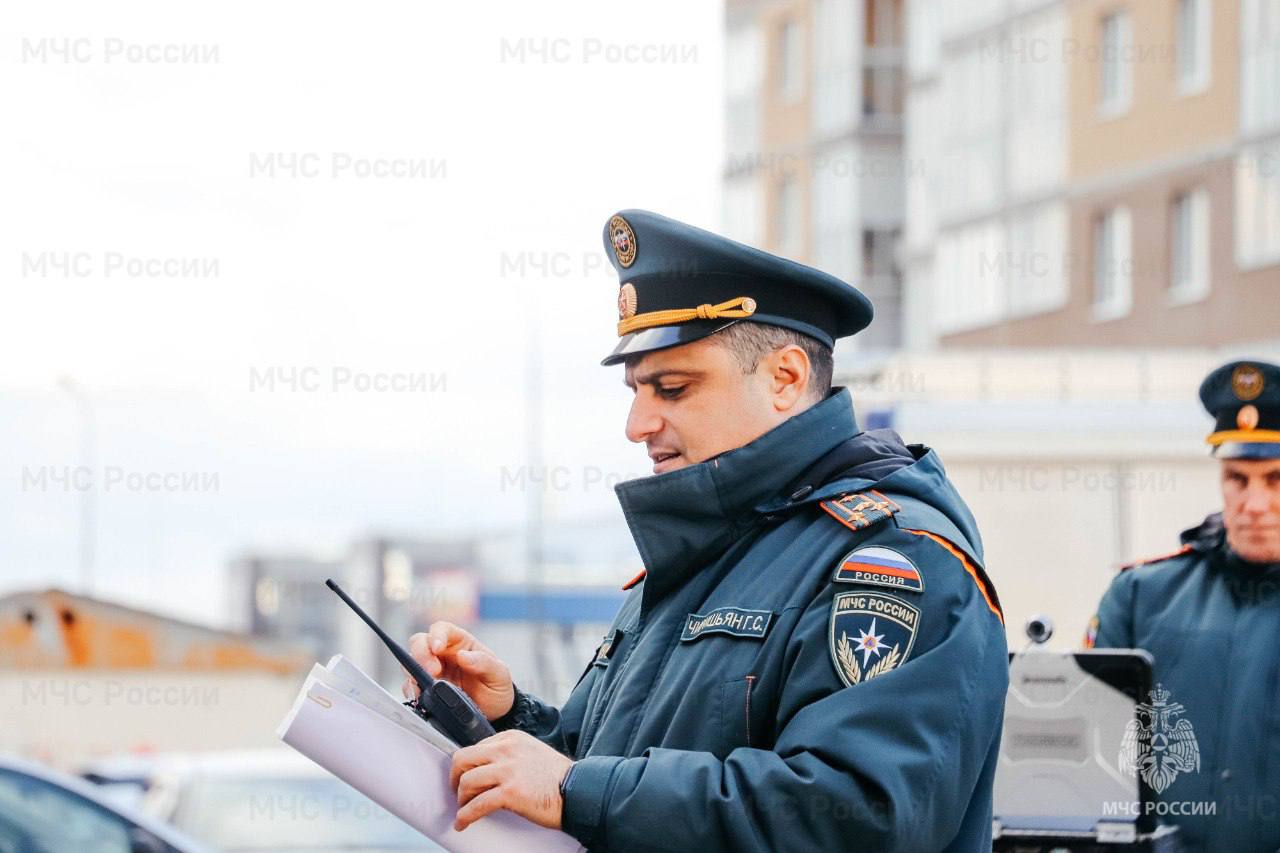 Отработка высотных маневров: пожарные учения в Твери Отработка высотных маневров: пожарные учения в Твери