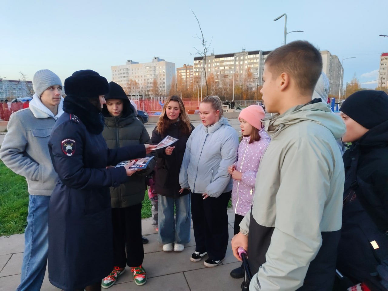 Госавтоинспекция города Твери провела акцию «Заметный пешеход» в одном из парков города Госавтоинспекция города Твери провела акцию «Заметный пешеход» в одном из парков города