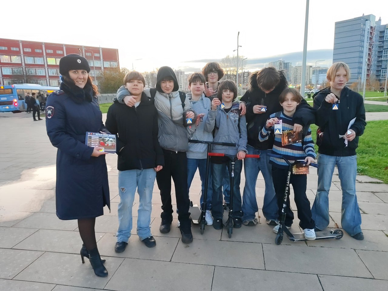 Госавтоинспекция города Твери провела акцию «Заметный пешеход» в одном из парков города Госавтоинспекция города Твери провела акцию «Заметный пешеход» в одном из парков города