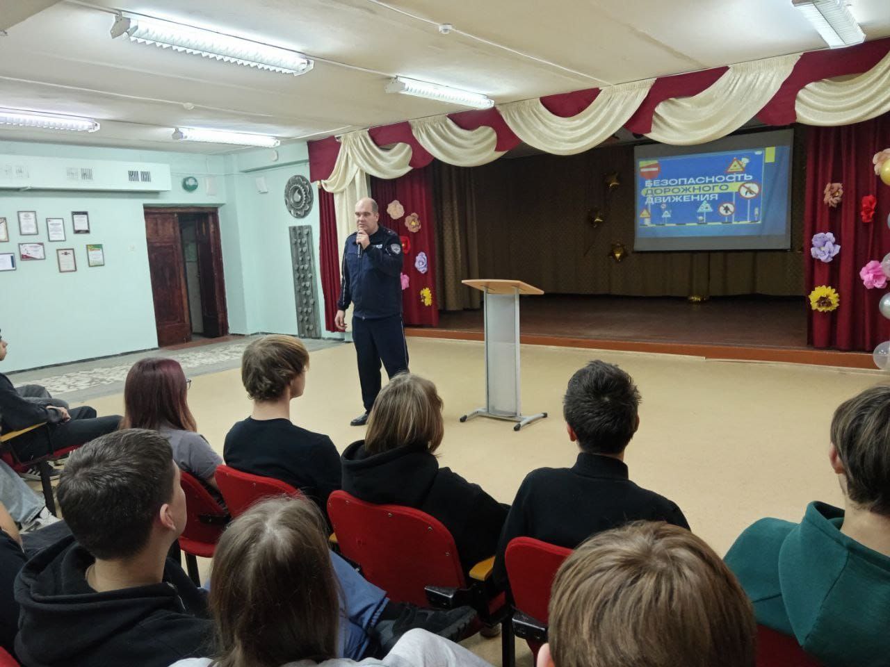 В Твери для студентов Тверского химико-технологического и Тверского полиграфического колледжей прошли уроки правовой грамотности В Твери для студентов Тверского химико-технологического и Тверского полиграфического колледжей прошли уроки правовой грамотности