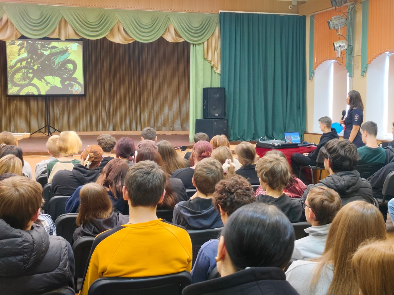 В Твери для студентов Тверского химико-технологического и Тверского полиграфического колледжей прошли уроки правовой грамотности В Твери для студентов Тверского химико-технологического и Тверского полиграфического колледжей прошли уроки правовой грамотности