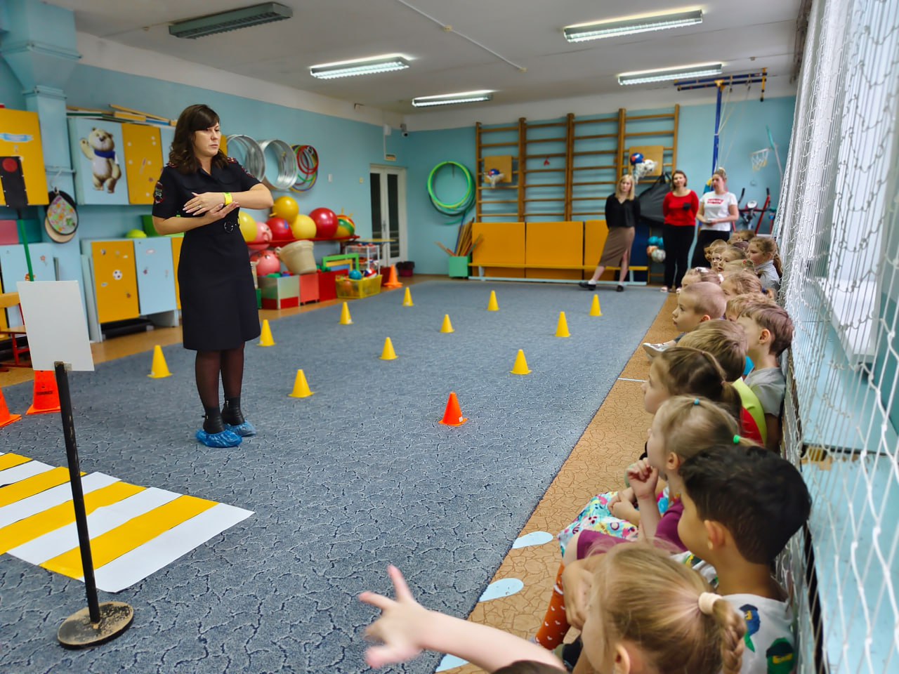 Сотрудники Госавтоинспекции города Твери провели в детском саду №164 праздничное мероприятие, посвященное Дню рождения пешеходного перехода Сотрудники Госавтоинспекции города Твери провели в детском саду №164 праздничное мероприятие, посвященное Дню рождения пешеходного перехода