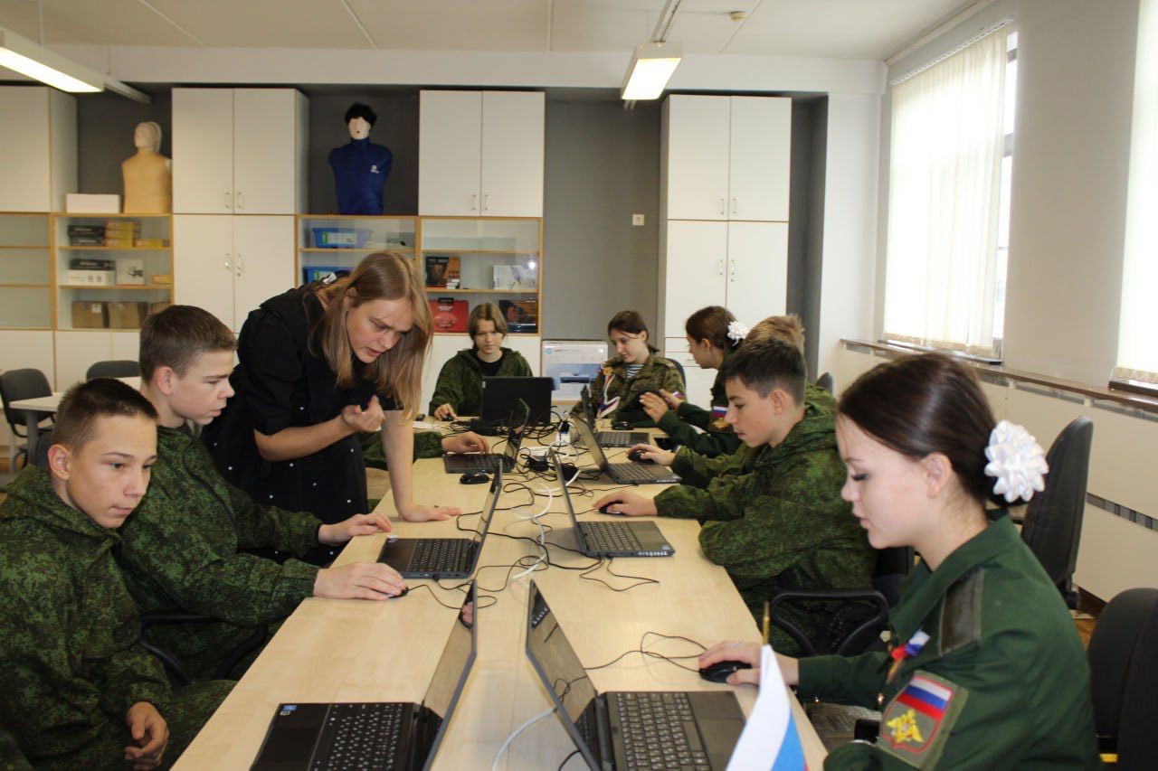 В Андреапольской средней школе №3 состоялось торжественное открытие Дома Юнармии В Андреапольской средней школе №3 состоялось торжественное открытие Дома Юнармии