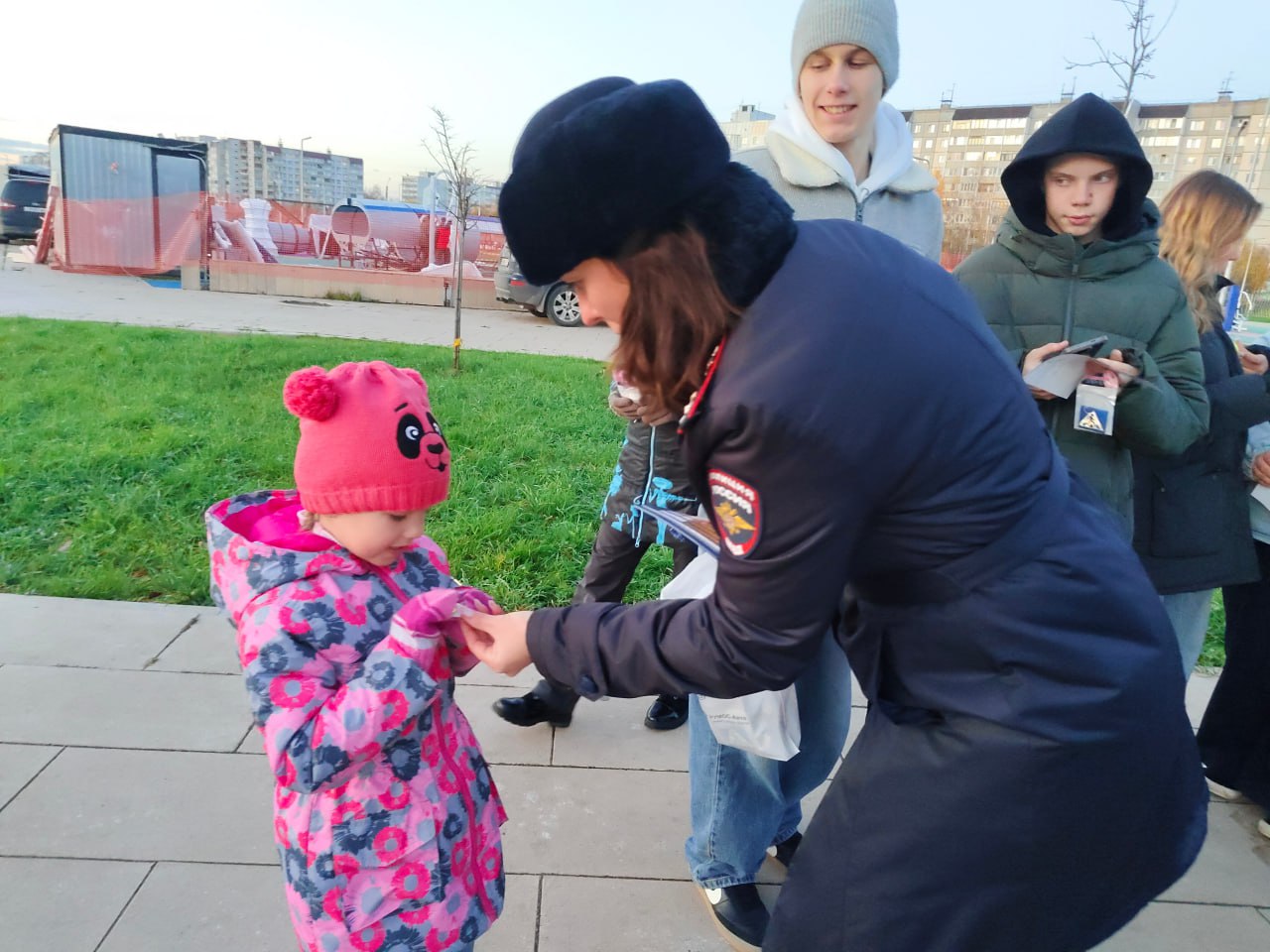 Госавтоинспекция города Твери провела акцию «Заметный пешеход» в одном из парков города Госавтоинспекция города Твери провела акцию «Заметный пешеход» в одном из парков города