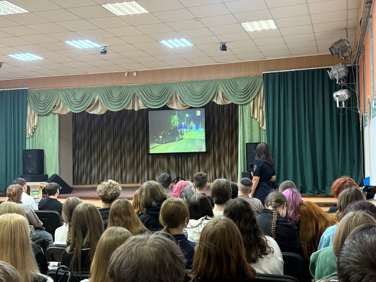 В Твери для студентов Тверского химико-технологического и Тверского полиграфического колледжей прошли уроки правовой грамотности В Твери для студентов Тверского химико-технологического и Тверского полиграфического колледжей прошли уроки правовой грамотности