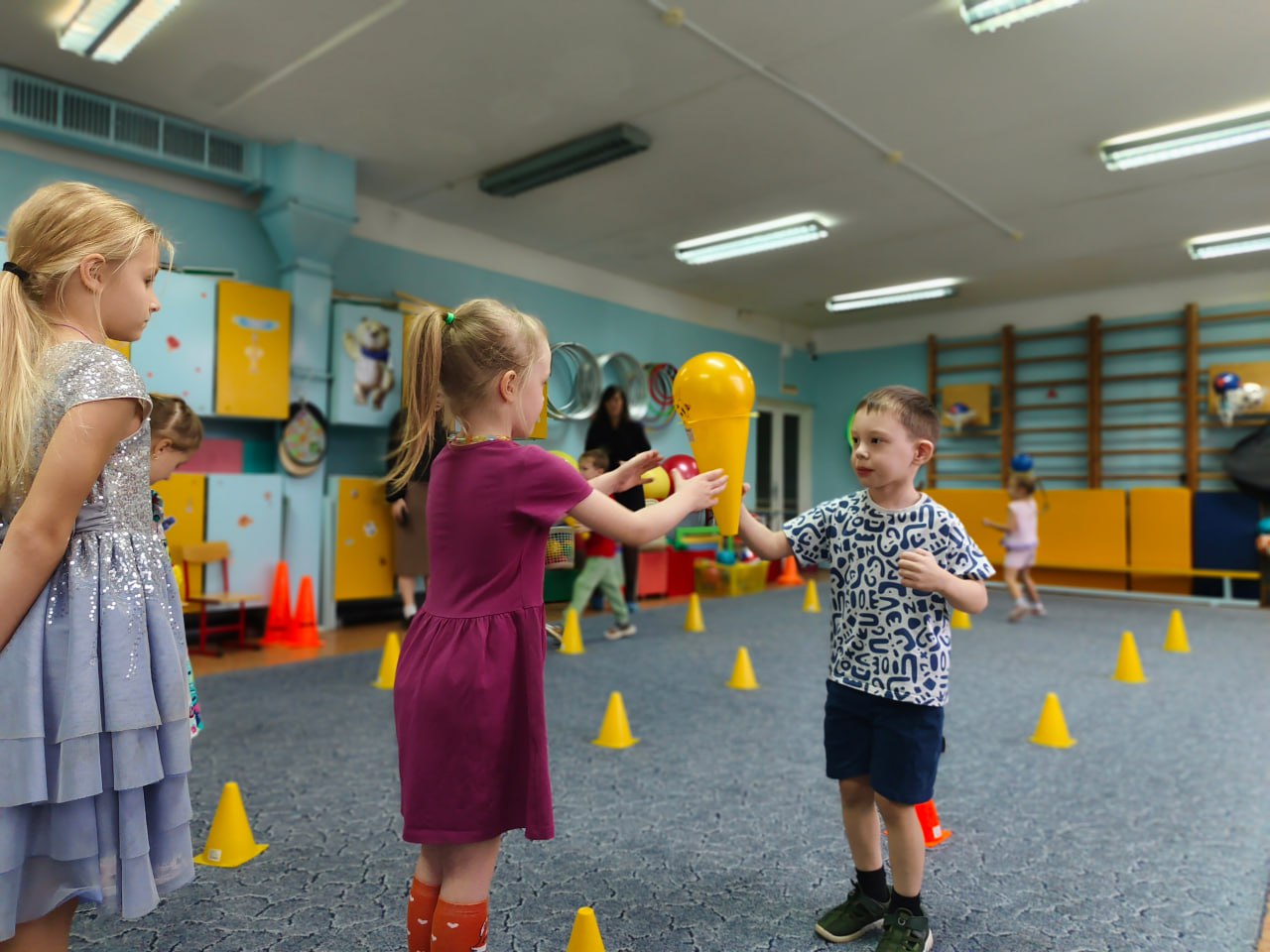 Сотрудники Госавтоинспекции города Твери провели в детском саду №164 праздничное мероприятие, посвященное Дню рождения пешеходного перехода Сотрудники Госавтоинспекции города Твери провели в детском саду №164 праздничное мероприятие, посвященное Дню рождения пешеходного перехода